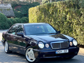 Mercedes E-Class фото 1