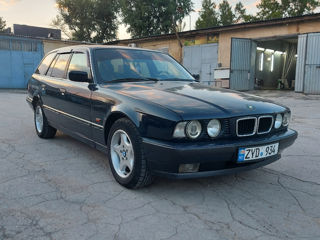 BMW 5 Series foto 3