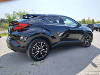 Toyota C-HR foto 2