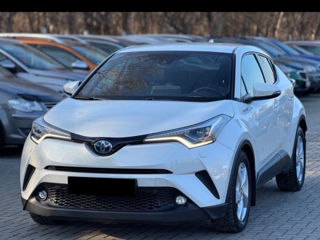 Toyota C-HR foto 2