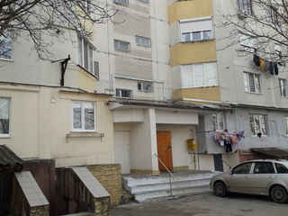 Se vinde apartament in zona Colegiului Pedagogic orasul Calarasi foto 1