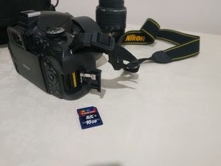 Nikon D5100 (11000 shutter..)