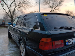 BMW 5 Series Touring foto 2