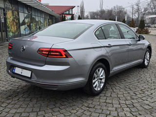 Volkswagen Passat foto 3