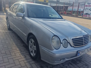 Mercedes E-Class foto 2