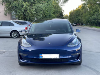 Tesla Model 3 foto 2