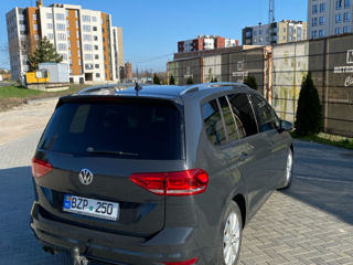 Volkswagen Touran foto 4