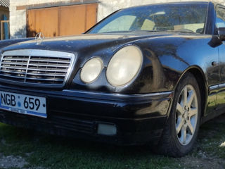 Mercedes E-Class foto 1