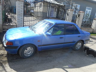 Mazda 323 foto 1