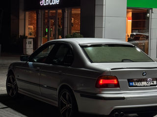 BMW 5 Series foto 2