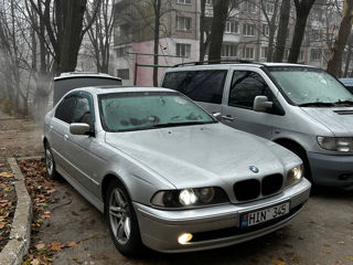 BMW 5 Series foto 4