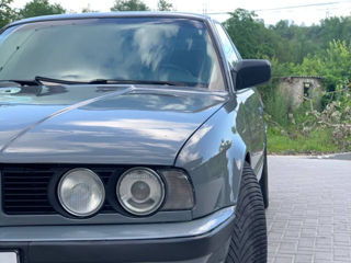 BMW 5 Series foto 2