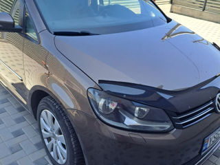 Volkswagen Touran фото 0