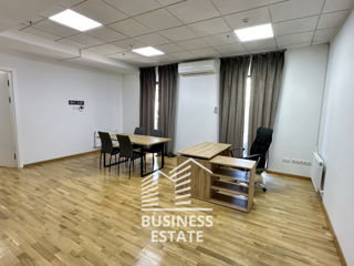 Chirie! Centru! M.Varlaam! 60 m2! Business Centru! Mobilat + Parking foto 2