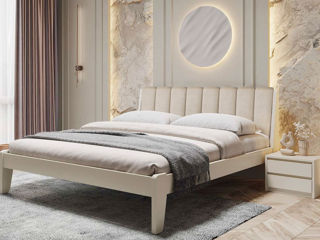 Patul este alb, 180x200, fag masiv cu spătar căptușit-20% reducere!