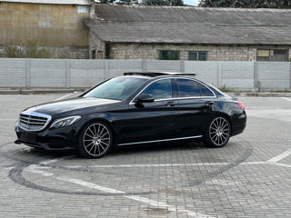 Mercedes C-Class foto 2