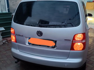 Volkswagen Touran foto 2