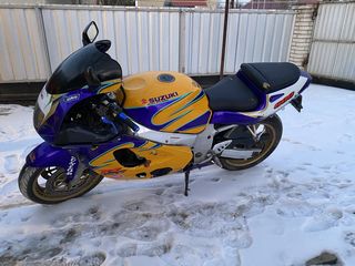 Suzuki GSX-R 600 foto 2