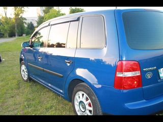 Volkswagen Touran foto 6