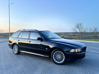 BMW 5 Series foto 2