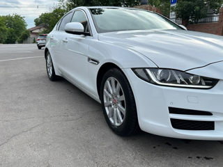 Jaguar XE foto 4