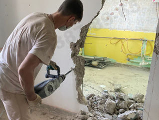 Demontare gresie, faianță, parchet + evacuare deșeuri foto 1