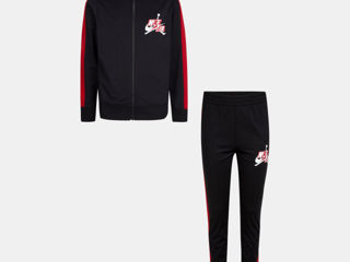 Costum sport Nike Jordan original, nou, pentru băieți - 10-12 ani (132-147 cm)