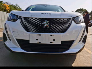 Peugeot e2008 foto 6