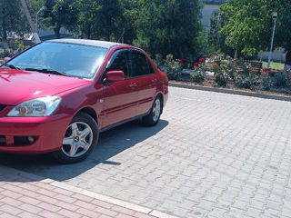 Mitsubishi Lancer foto 2