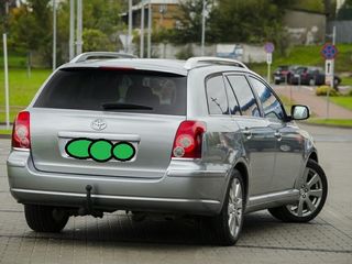 Toyota Avensis foto 1