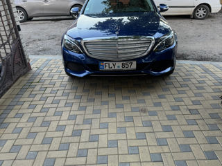 Mercedes C-Class foto 2