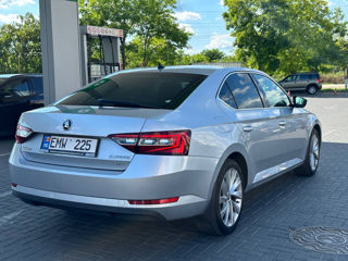 Skoda Superb foto 4