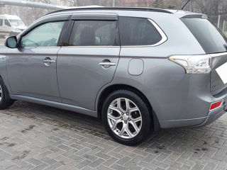 Mitsubishi Outlander foto 2