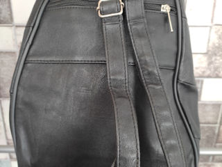 Новый кожаный рюкзак  черный