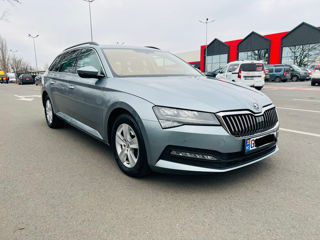 Skoda Superb foto 2