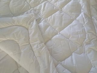 Одеяла стеганные и подушки в ассорттменте/ Plapume și perne de calitate foto 1