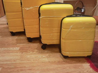 Комплект чемоданов foto 4