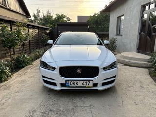 Jaguar XE foto 2