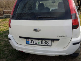 Ford Fusion foto 2