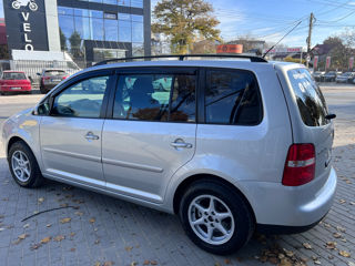 Volkswagen Touran foto 3