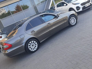 Mercedes E-Class foto 2