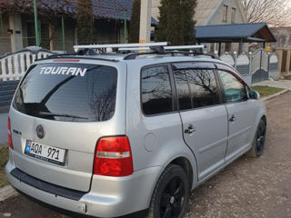 Volkswagen Touran foto 2