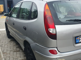 Nissan Almera Tino foto 4