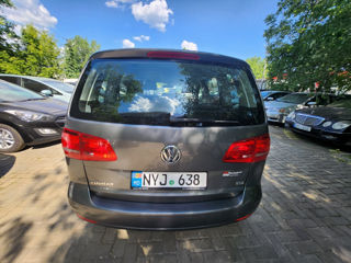 Volkswagen Touran foto 10