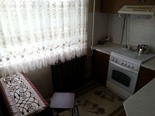 Euro reparatie!Apartament cu 2 odai, Buiucani str.Alba Iulia ,Flacara,conditili super.Pret 220 evro! foto 7