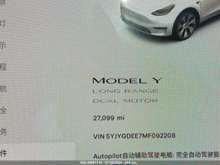 Tesla Model Y foto 13