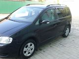 Volkswagen Touran foto 1