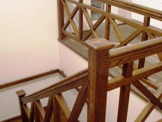 Деревянные лестницы резные из ясеня и дуба -Scari interioare din lemn. foto 4