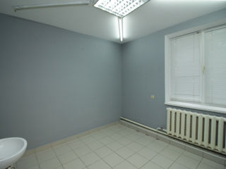 Chirie - spatiu comercial - str. Kiev - intrare separata - este apa foto 2