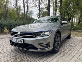 Volkswagen Passat foto 1